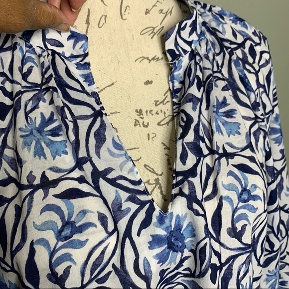 H&M V-Neck Blue Floral Top - Picture 2 of 8